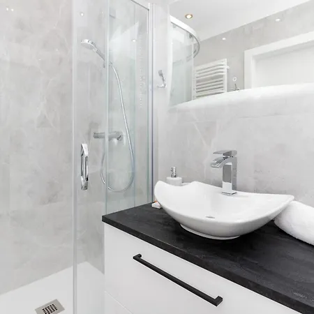 Plac Unii By Renters 아파트 *