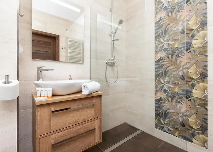 Plac Unii By Renters Apartment