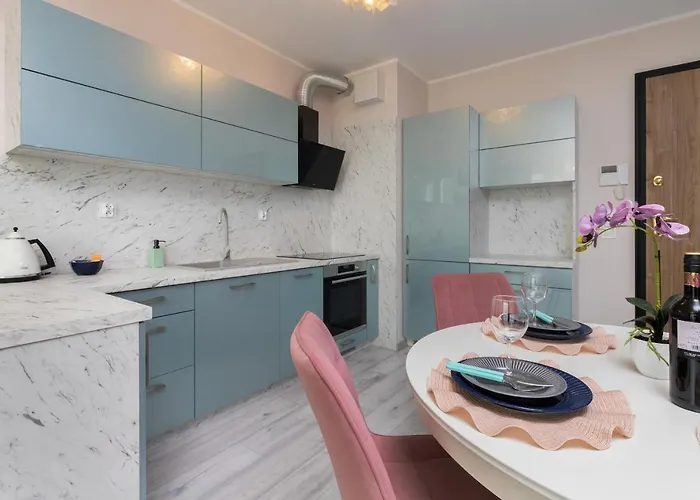 Plac Unii By Renters Apartment
