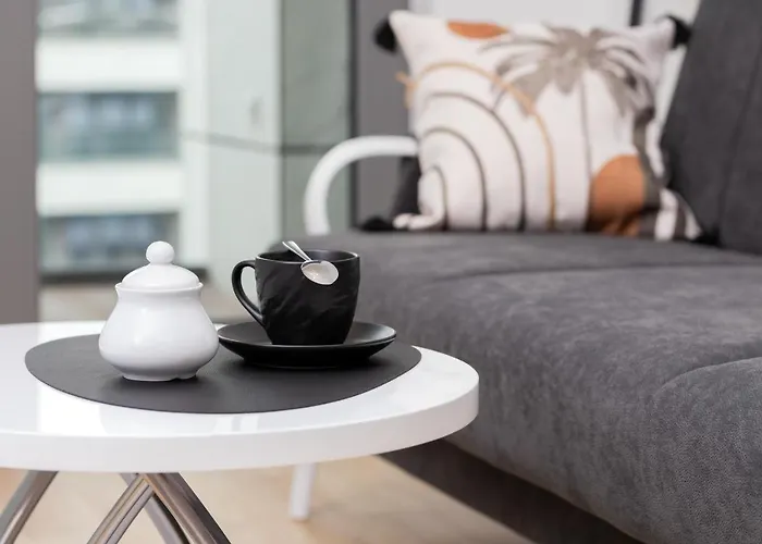 Plac Unii By Renters Apartment